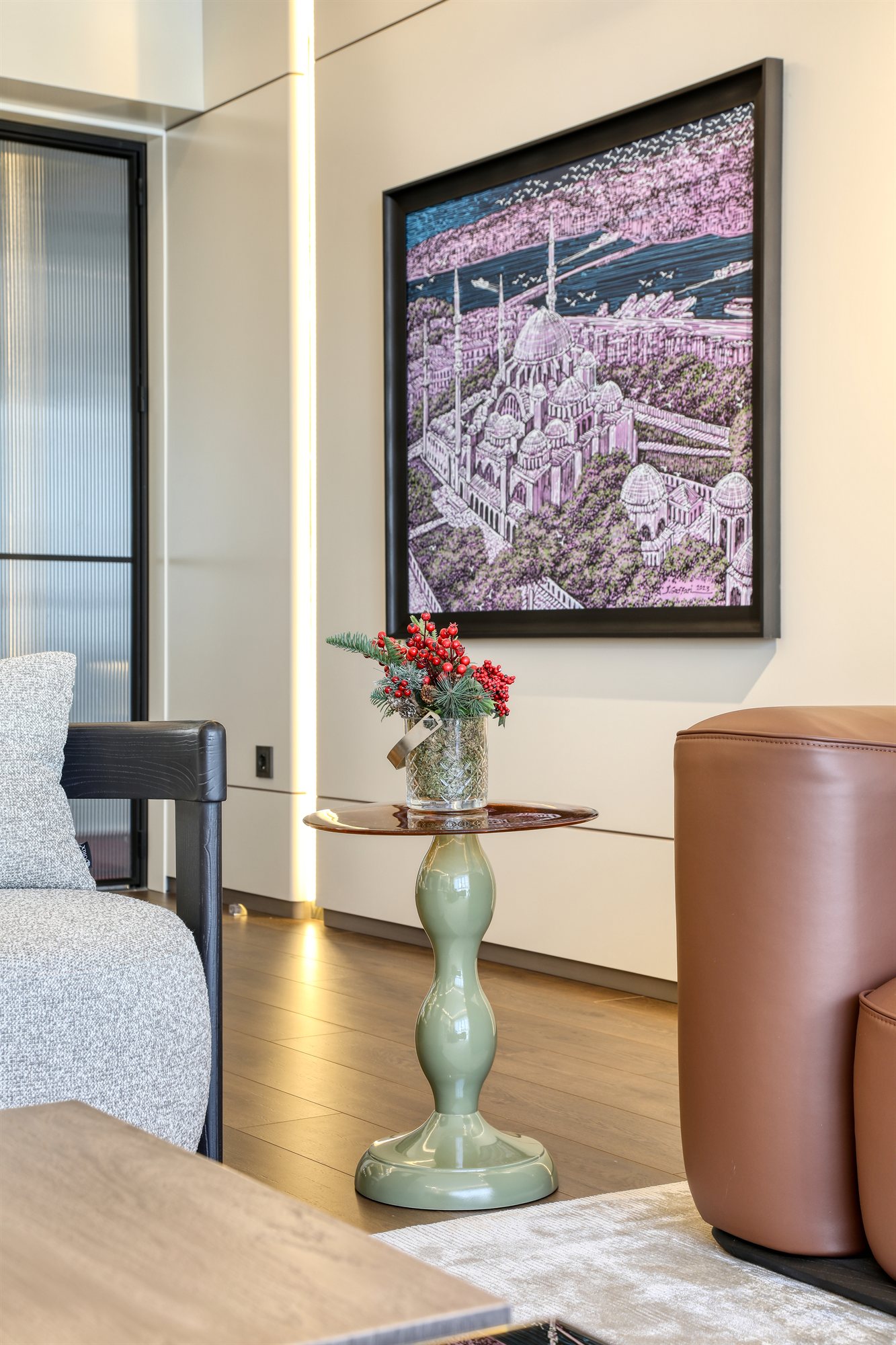 Lilly yan sehpa — mekânda